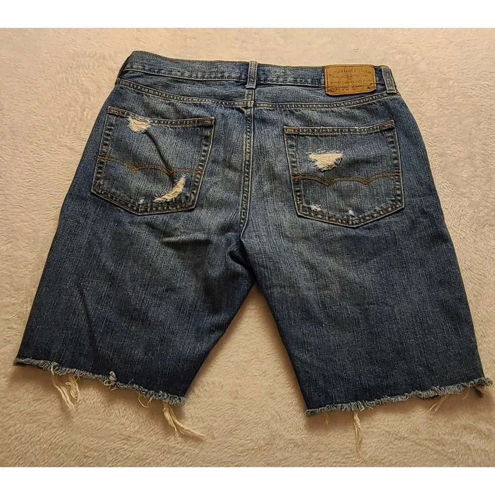 American Eagle Men's Distressed Denim Shorts Blue Ripped Repaired Raw Hem 33